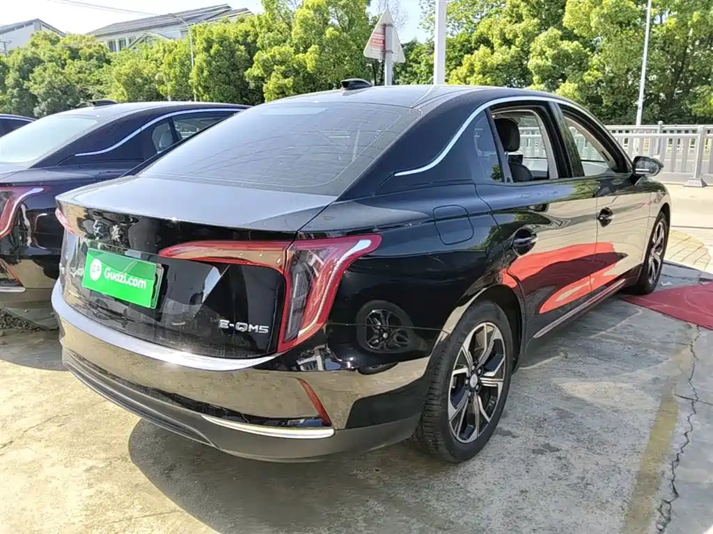 Hongqi E-QM5 2023 Facelift Basic Travel Edition фото 7