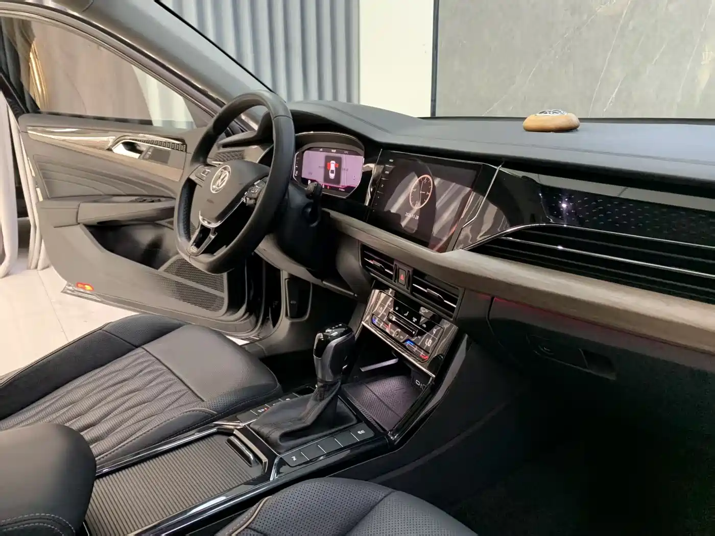 Volkswagen Passat 2020 Facelift 330TSI Luxury China VI фото 16