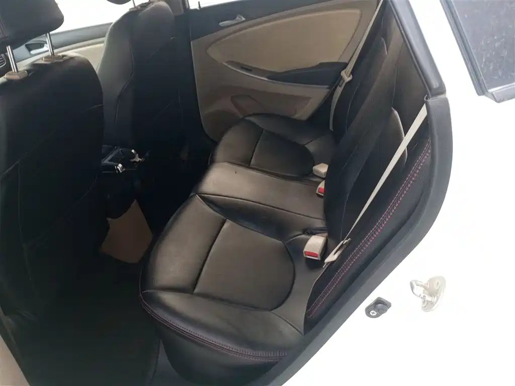 Hyundai Verna 2014 1.4L Manual Smart GLS фото 17