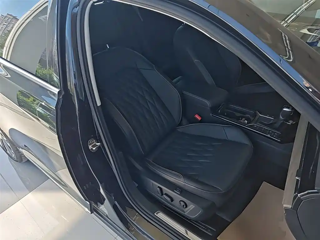 Volkswagen Passat 2019 330TSI Noble Edition China VI фото 25
