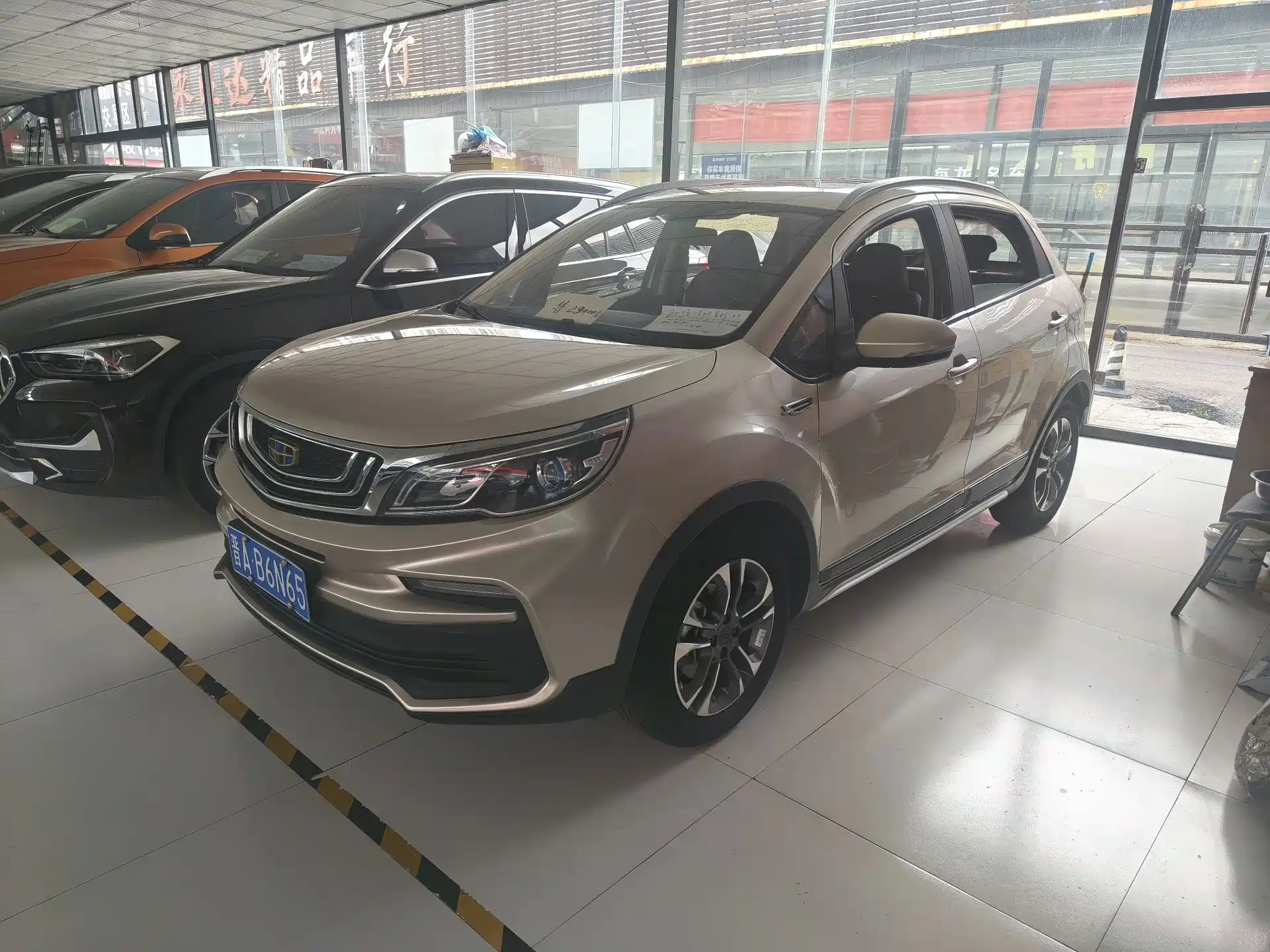 Фото 1 - Geely Vision X3
