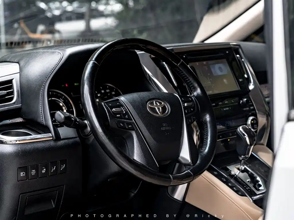 Toyota Alphard 2019 Hybrid 2.5L Premium Edition фото 5