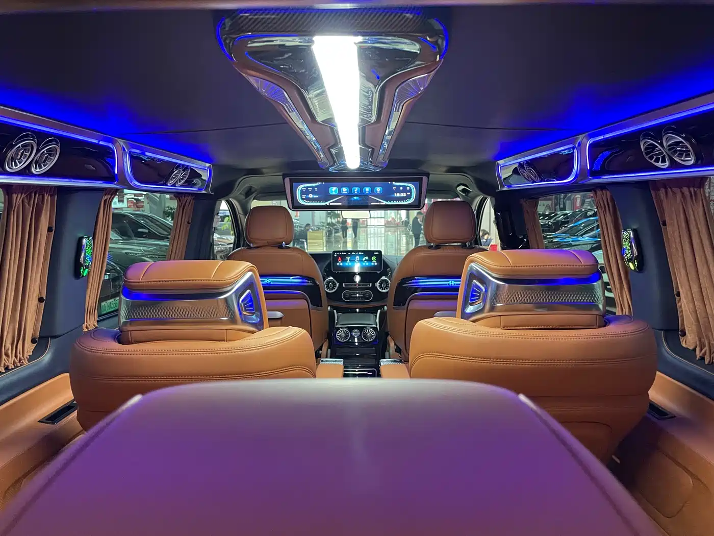 Mercedes-Benz Vito 2023 2.0T Elite 7-Seater фото 16