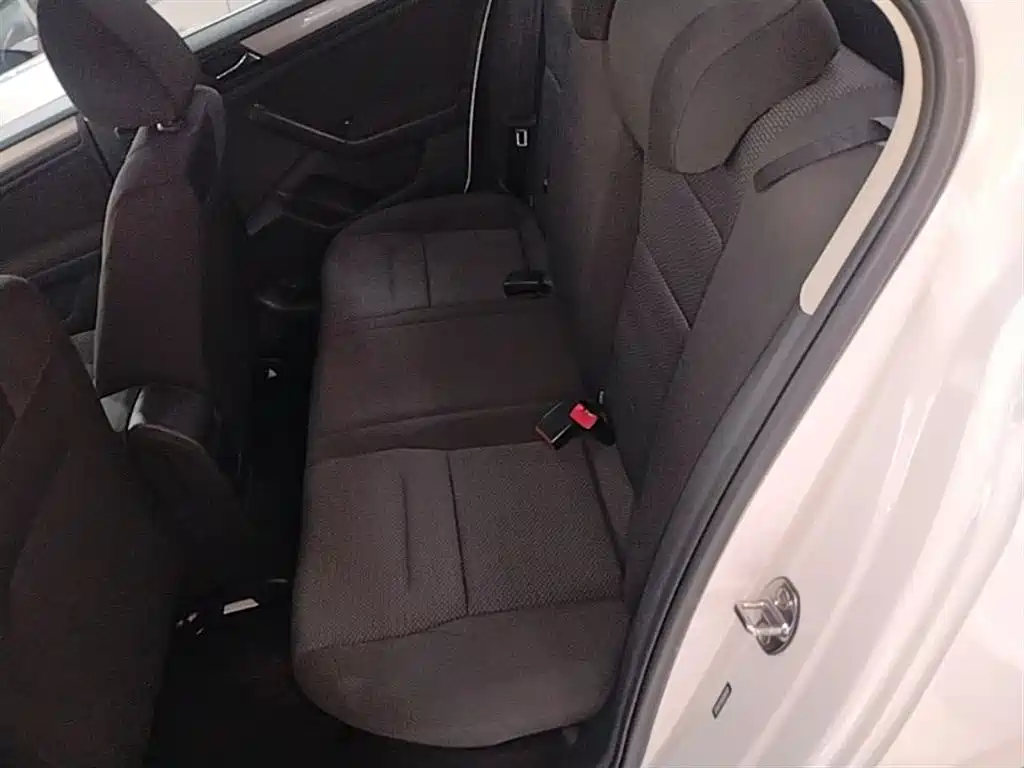 Volkswagen Bora 2018 1.5L Manual Fashion фото 17