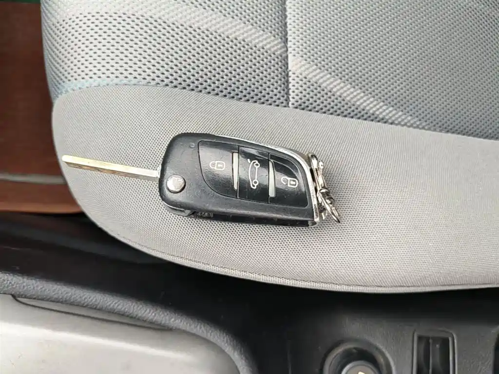 Chevrolet Aveo 2014 Sedan 1.4SL AT Fashion Edition фото 9