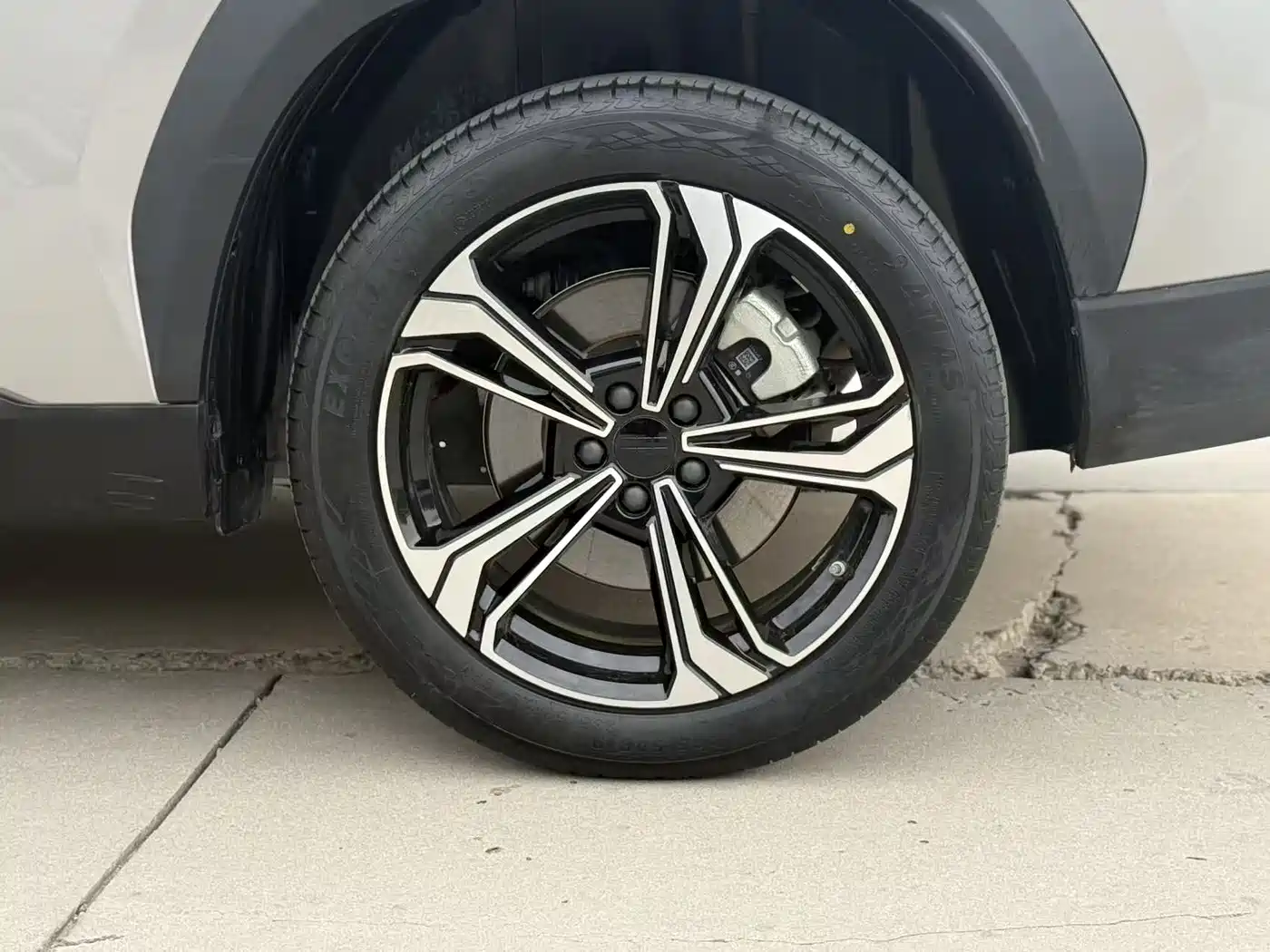 Geely Galaxy Galaxy L7 2024 1.5T 115km PLUS Soaring Dragon Edition фото 9