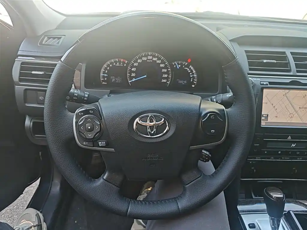 Toyota Camry 2015 2.5G Luxury Navigation Edition фото 11