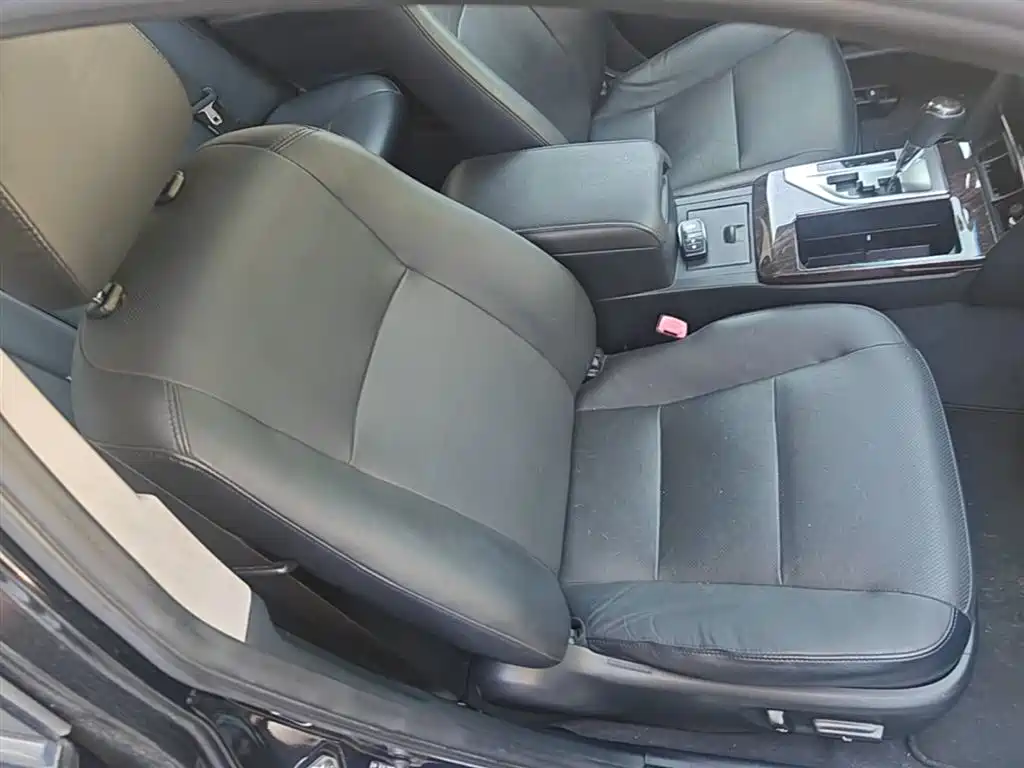 Toyota Camry 2015 2.5G Luxury Navigation Edition фото 25