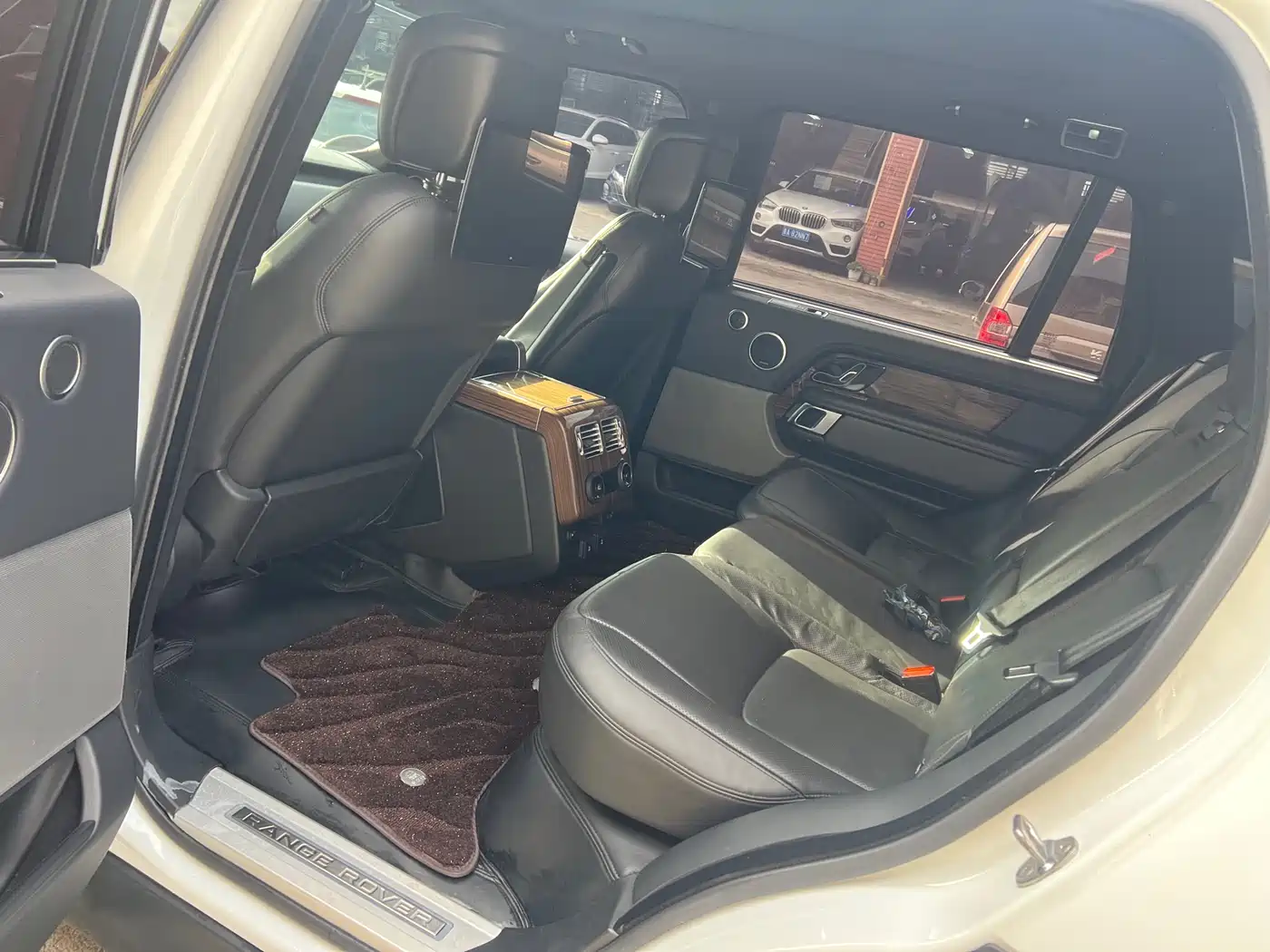 Land Rover Range Rover 2018 3.0 SC V6 Vogue Heritage Extended Edition фото 3