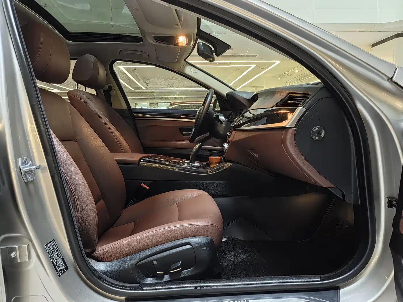 BMW 5 Series 2017 525Li Leading Edition фото 8