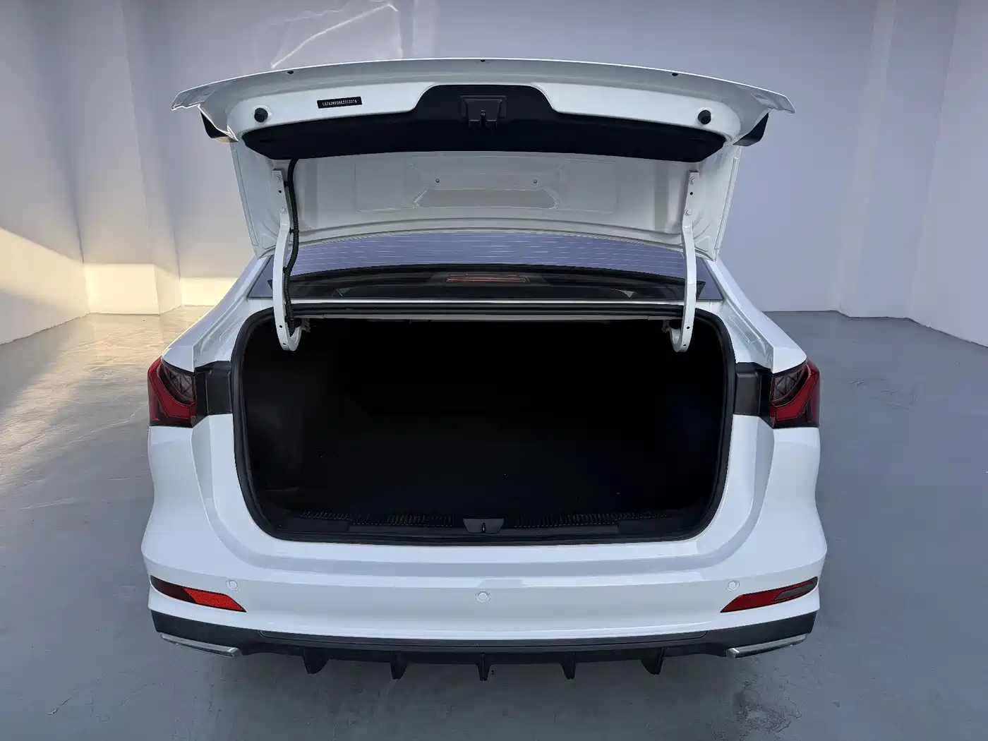 Photo 16 - Roewe i5