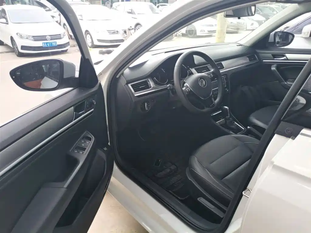 Volkswagen Bora 2018 1.5L Automatic Comfort фото 16
