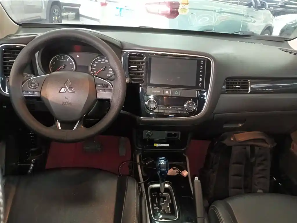 MITSUBISHI OUTLANDER
