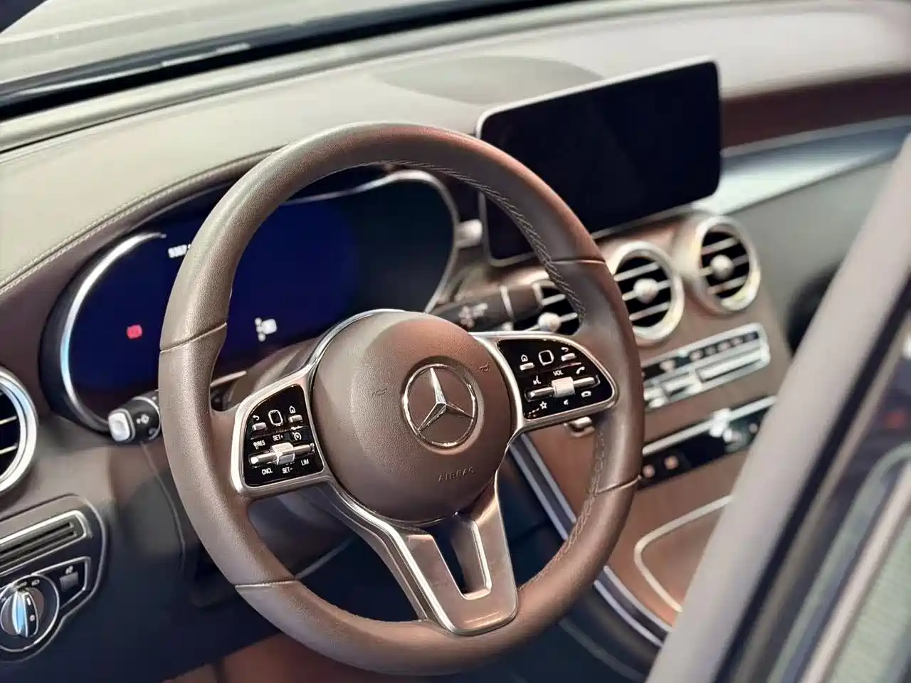 Mercedes-Benz GLC 2020 Facelift GLC 300 L 4MATIC Dynamic фото 8