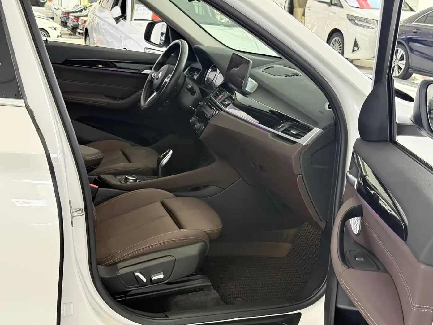BMW X1 2022 sDrive25Li Leading фото 12