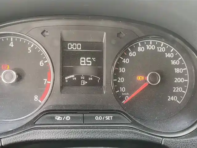 Volkswagen Polo 2018 1.5L Manual Safe Drive фото 4