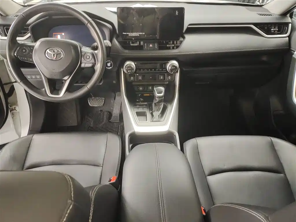 Toyota RAV4 Rongfang 2023 2.0L CVT 2WD 20th Anniversary Platinum Edition фото 10