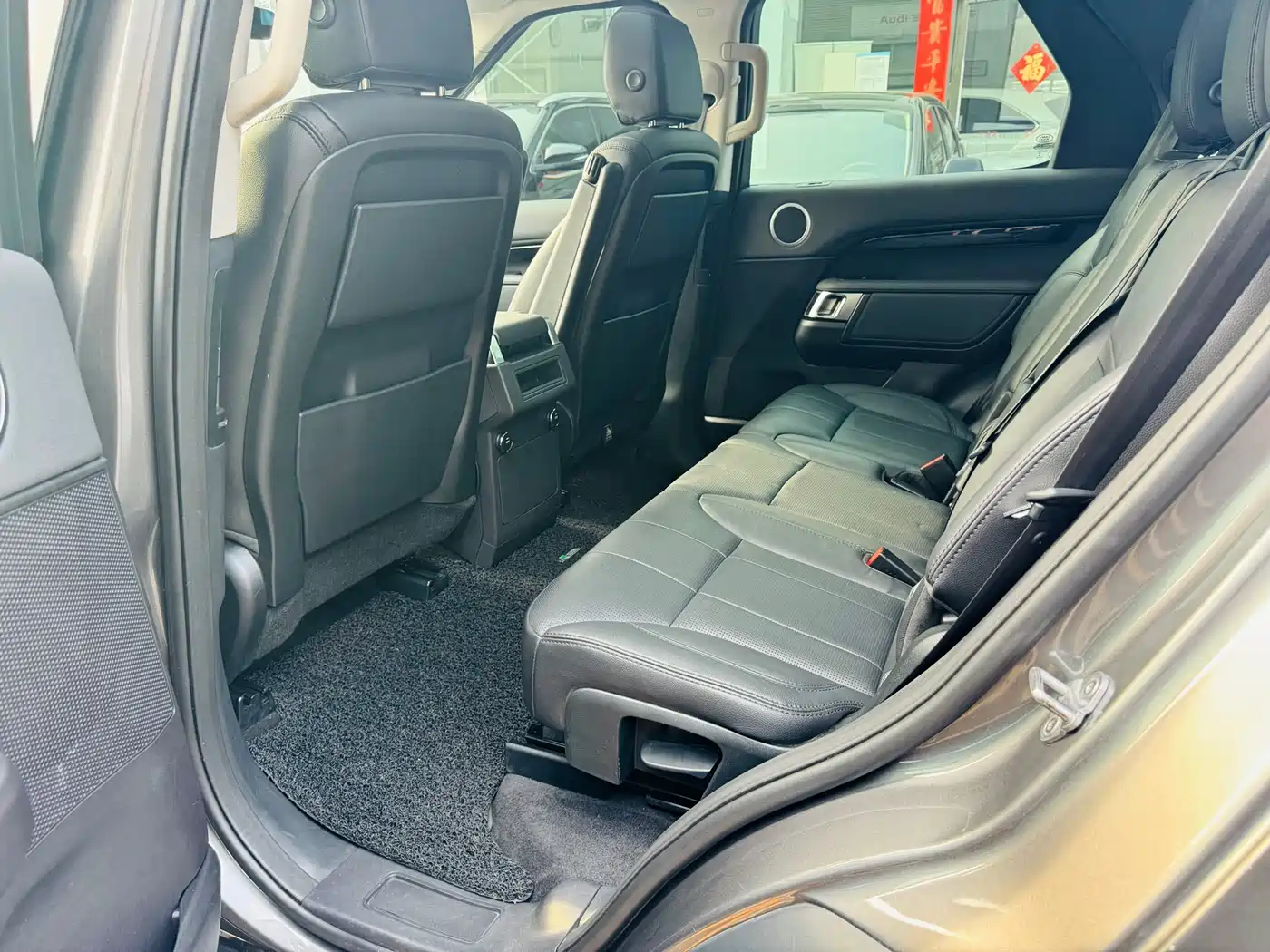 Land Rover Discovery 2017 3.0 SC V6 SE фото 14