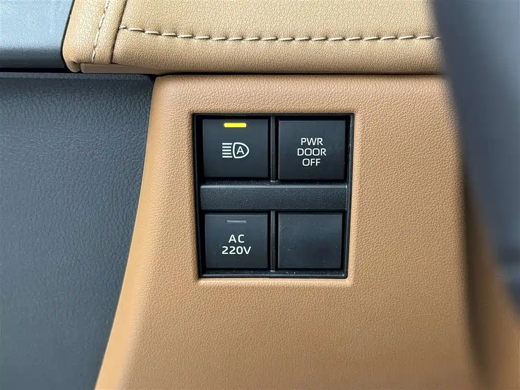 Toyota Vellfire 2024 Crown Hybrid 2.5L Executive Premium Edition фото 19
