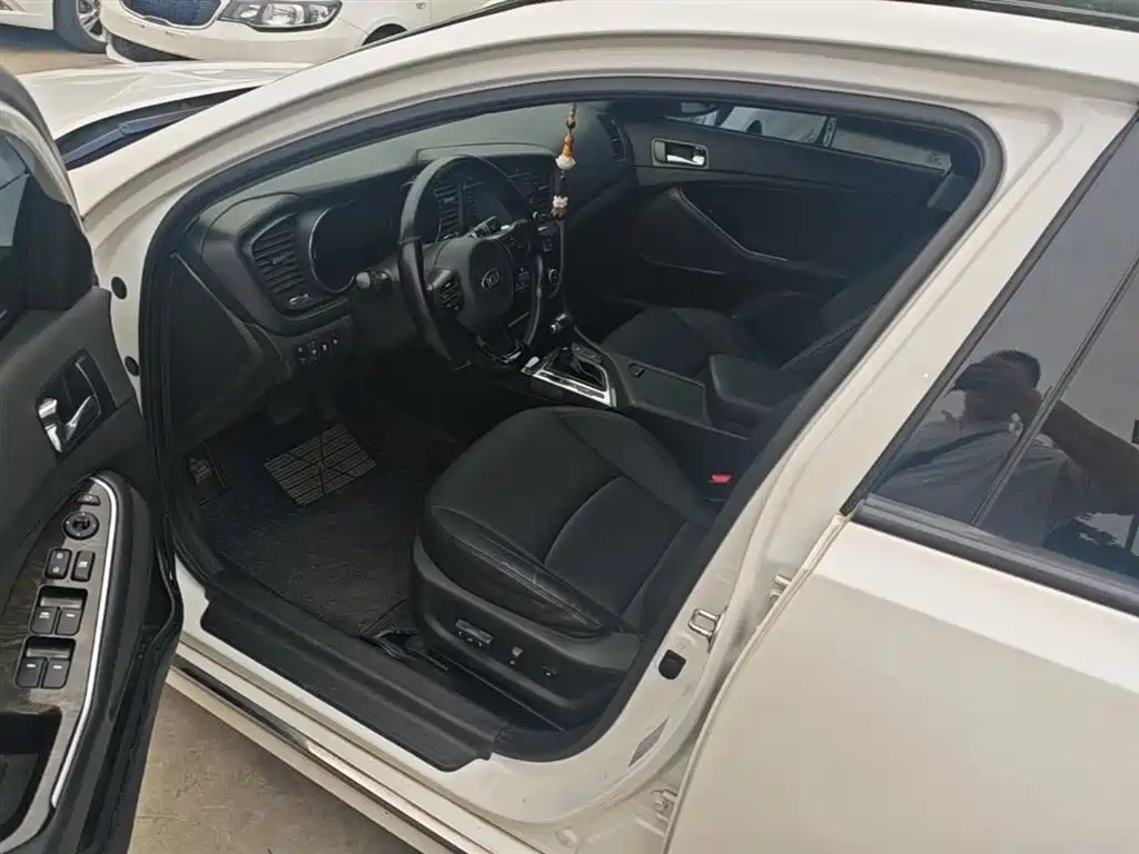 Kia K5 2015 2.0L Automatic LUX фото 16