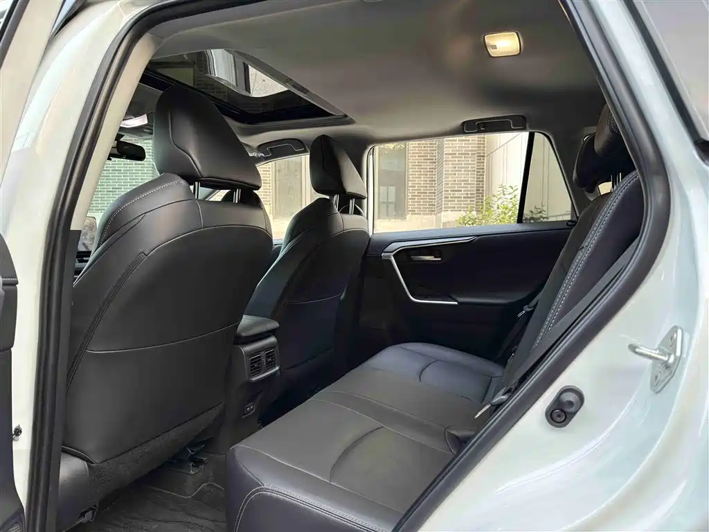 Toyota Wildlander 2023 2.0L CVT FWD Urban фото 6