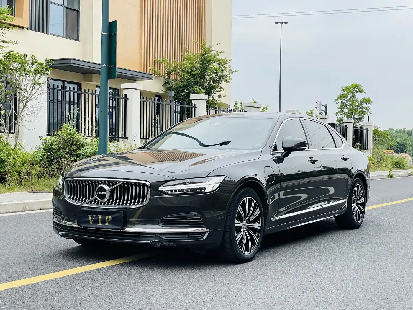 Volvo S90 Plug-in Hybrid 2021 2022 T8 Recharge Plug-in Hybrid Momentum Luxury Edition