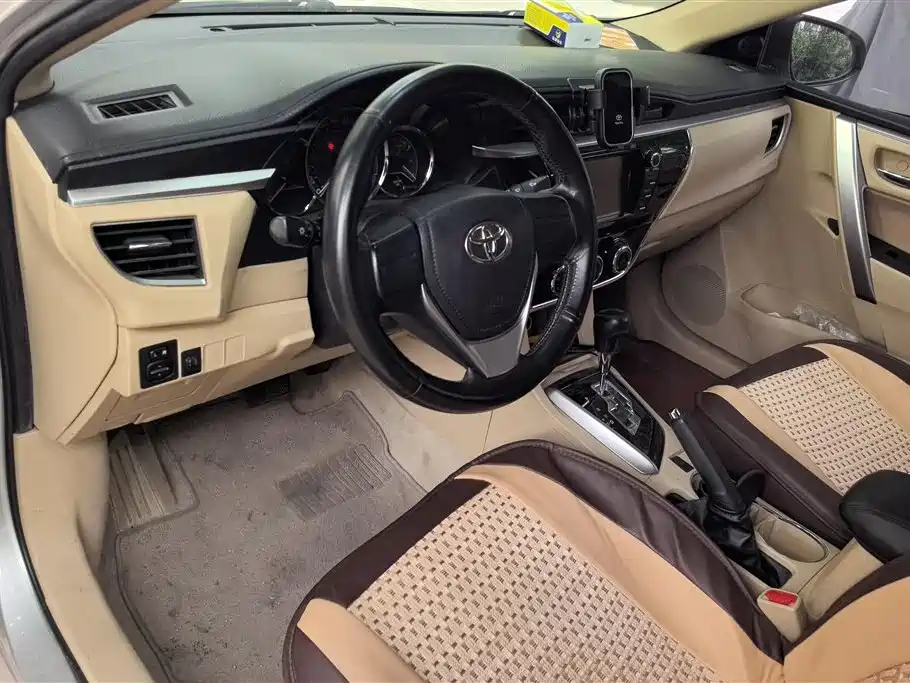 Toyota Corolla 2014 1.6L CVT GL фото 12
