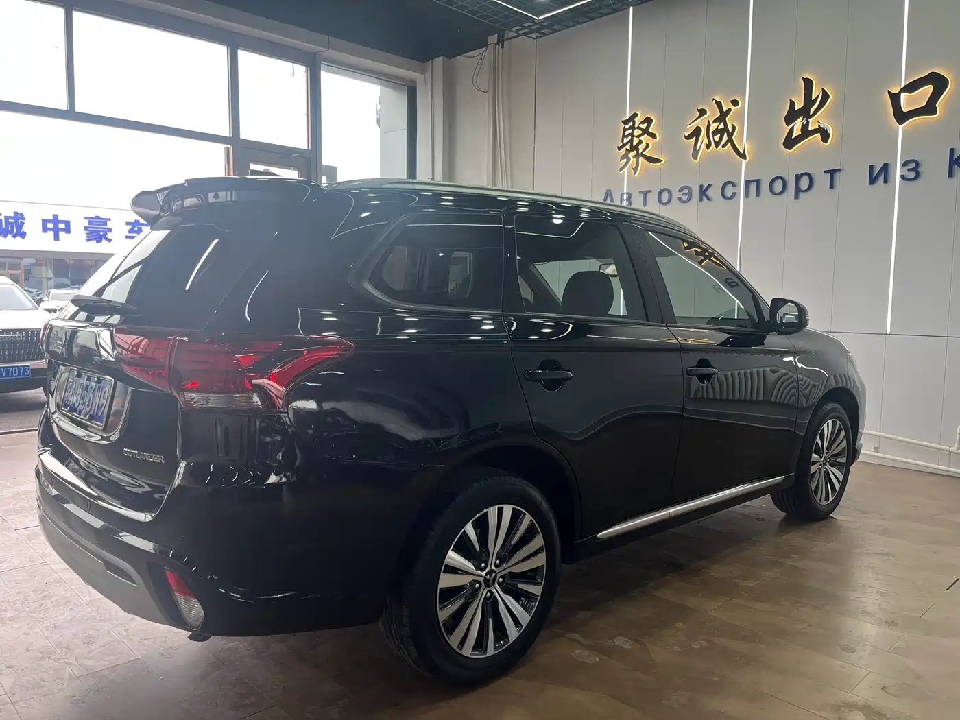 MITSUBISHI OUTLANDER