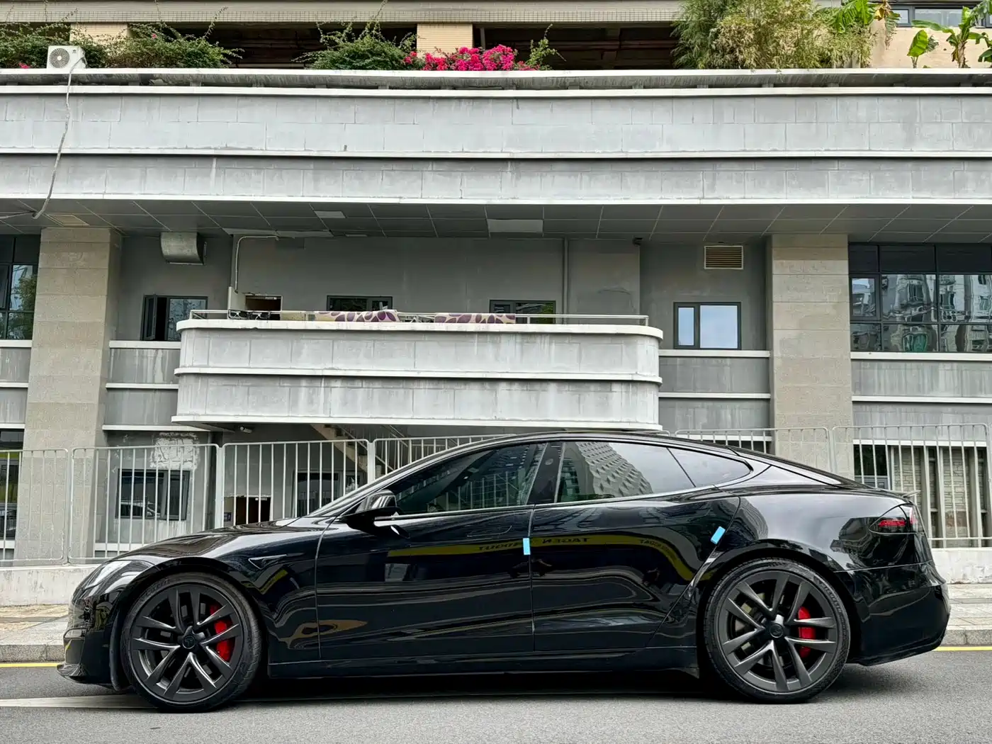 Tesla Model S 2023 Tri-motor AWD Plaid фото 2