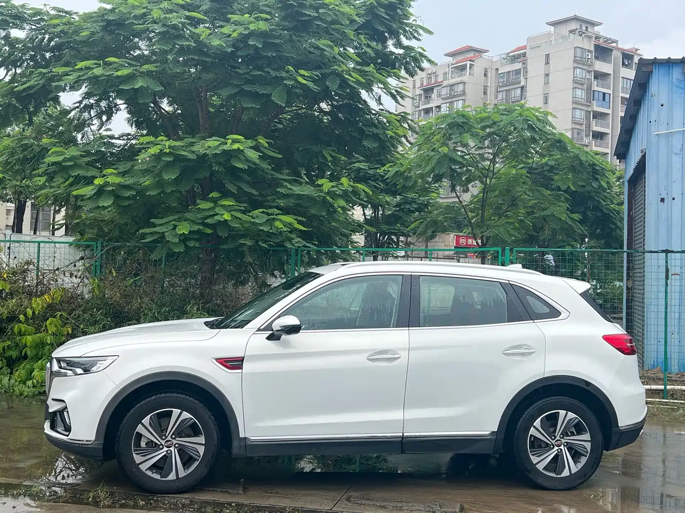 Photo 3 - Hongqi HS5