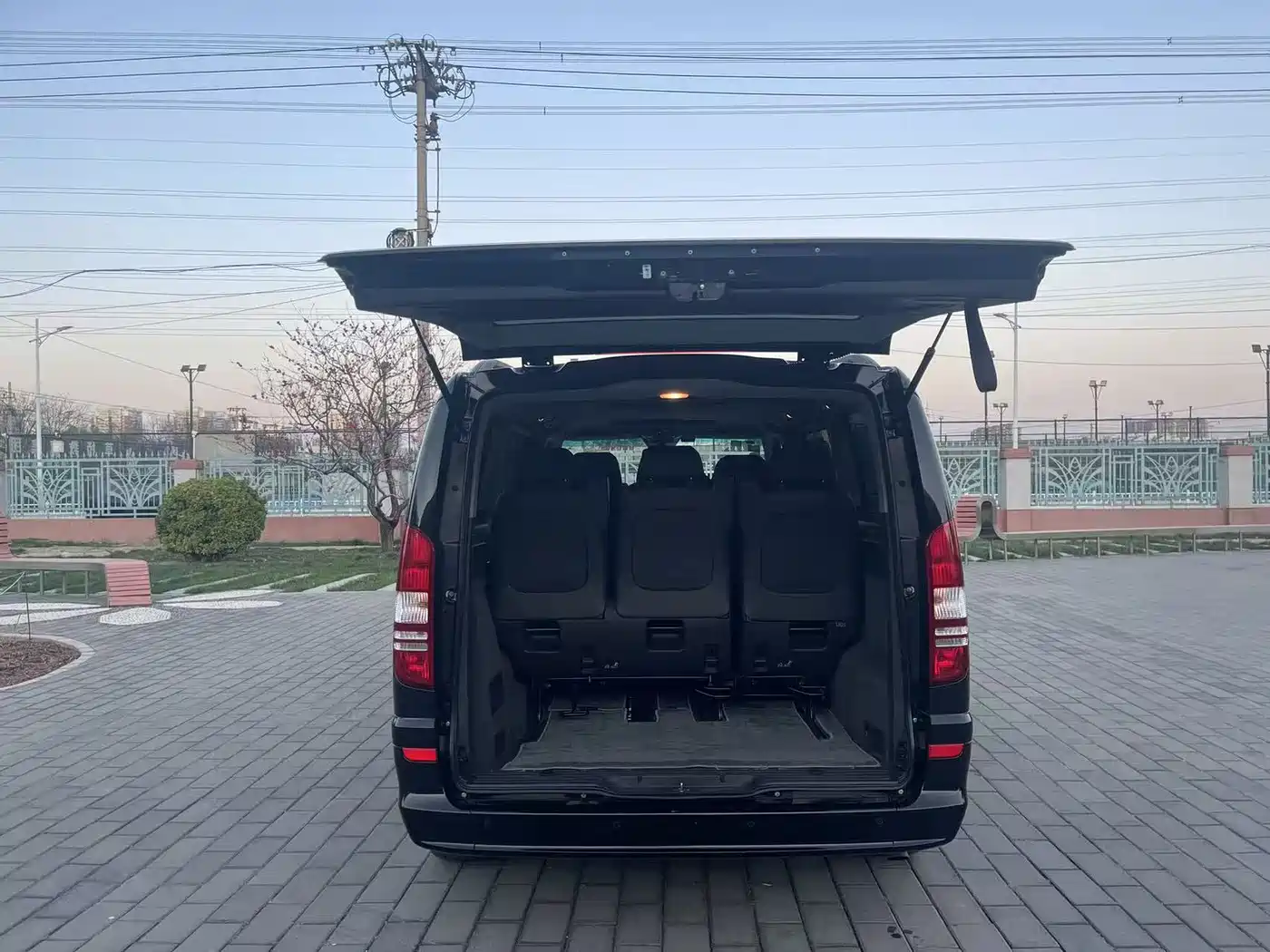 Mercedes-Benz Viano (Import) 2011 3.5L 125th Anniversary Edition 7-Seater фото 9