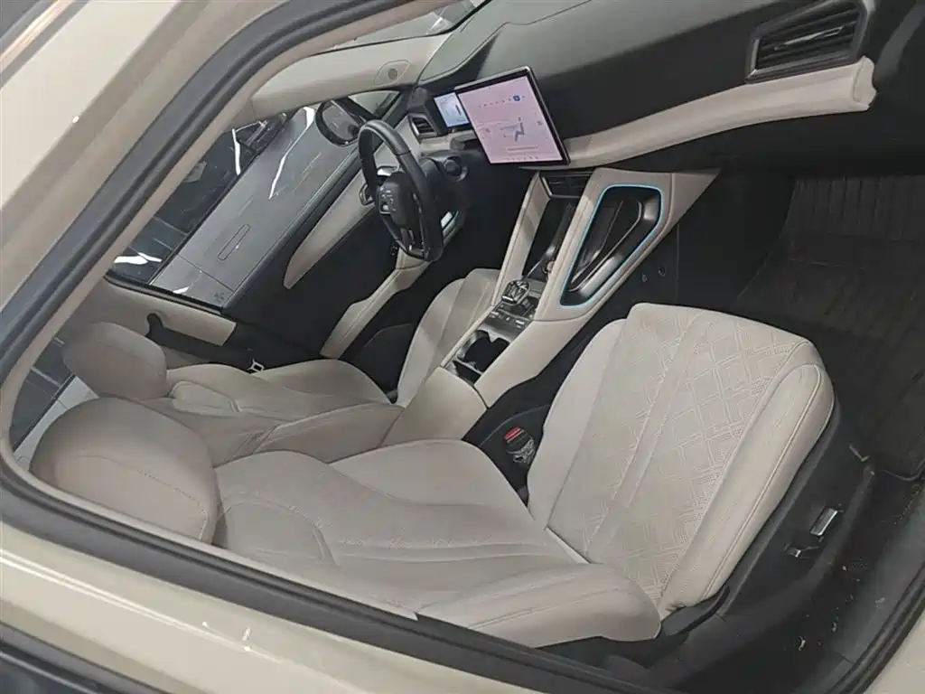 BYD Yuan UP 2024 401KM Surpass Edition фото 25