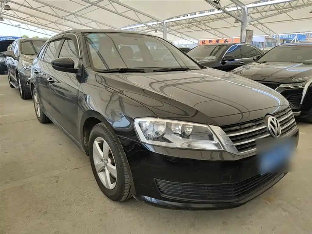Volkswagen Lavida Tour 2013 1.6L Automatic Trend Style фото 4