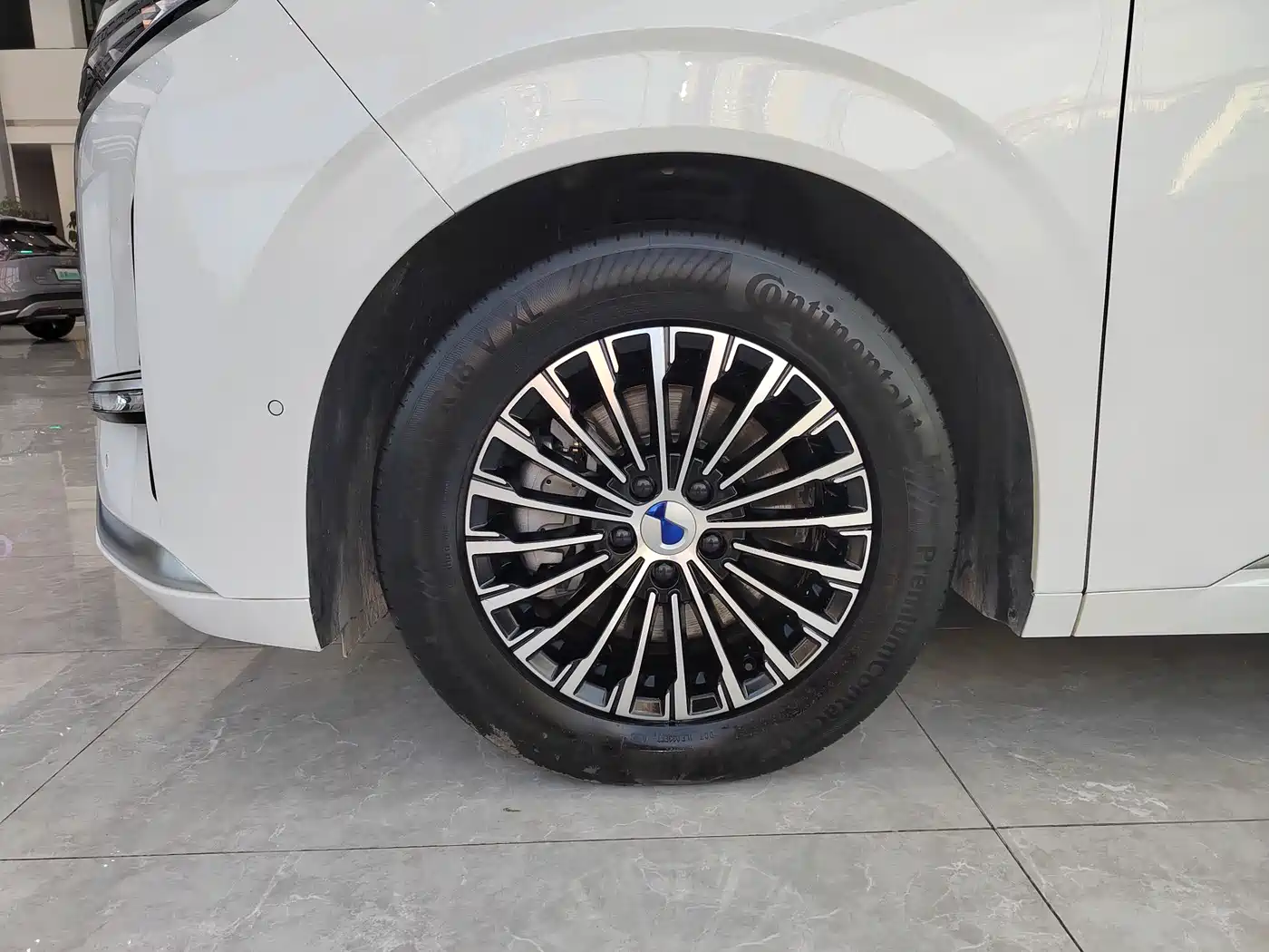 Denza D9 2025 DM-i Smart Drive Edition 1020 AWD Prestige фото 11