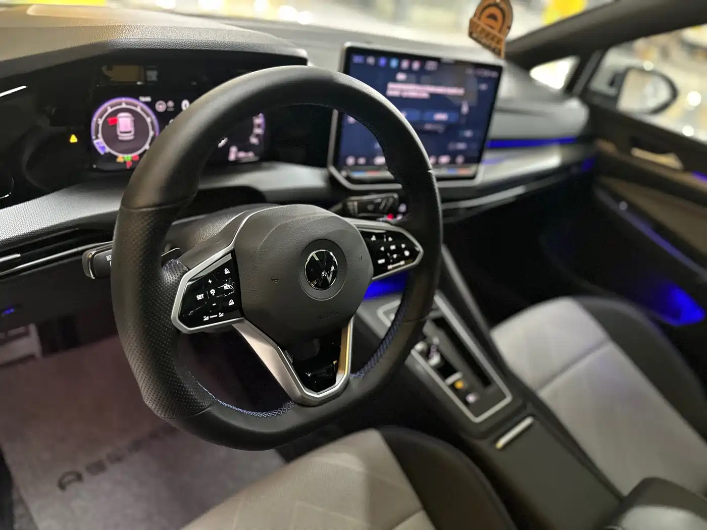 Volkswagen Golf 2025 Facelift 300TSI R-Line фото 7