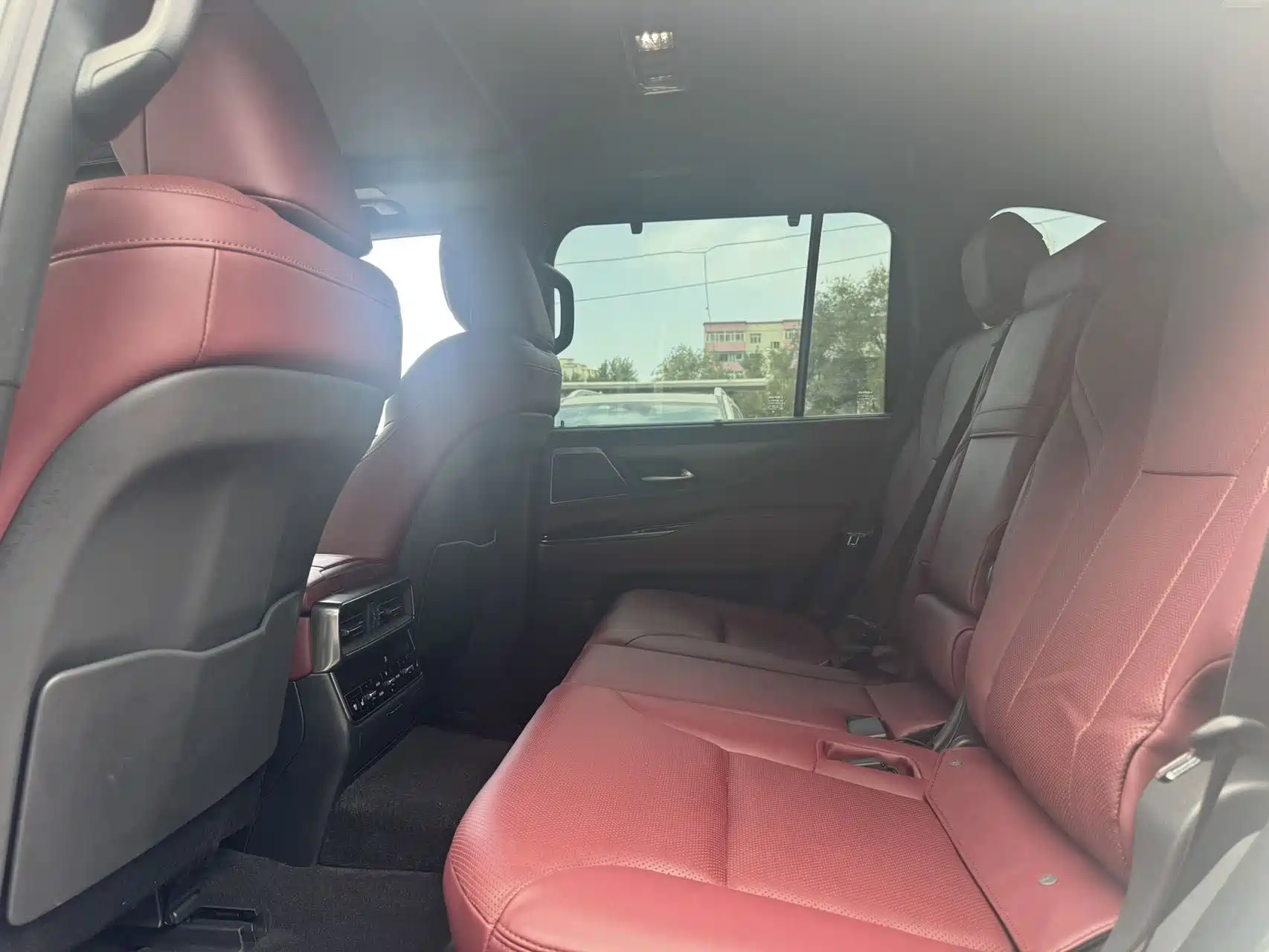 Фото 8 - Lexus LX