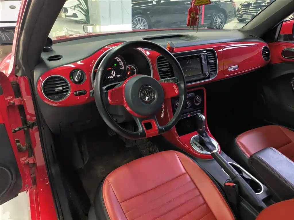 Volkswagen Beetle 2018 180TSI Easy Joy Edition фото 10
