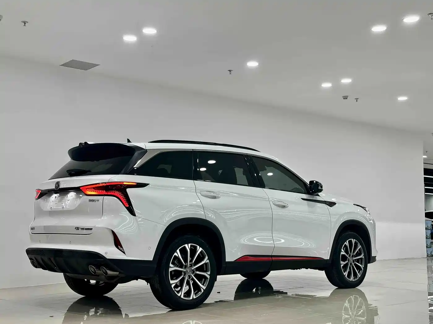 Фото 10 - Changan CS75 PLUS