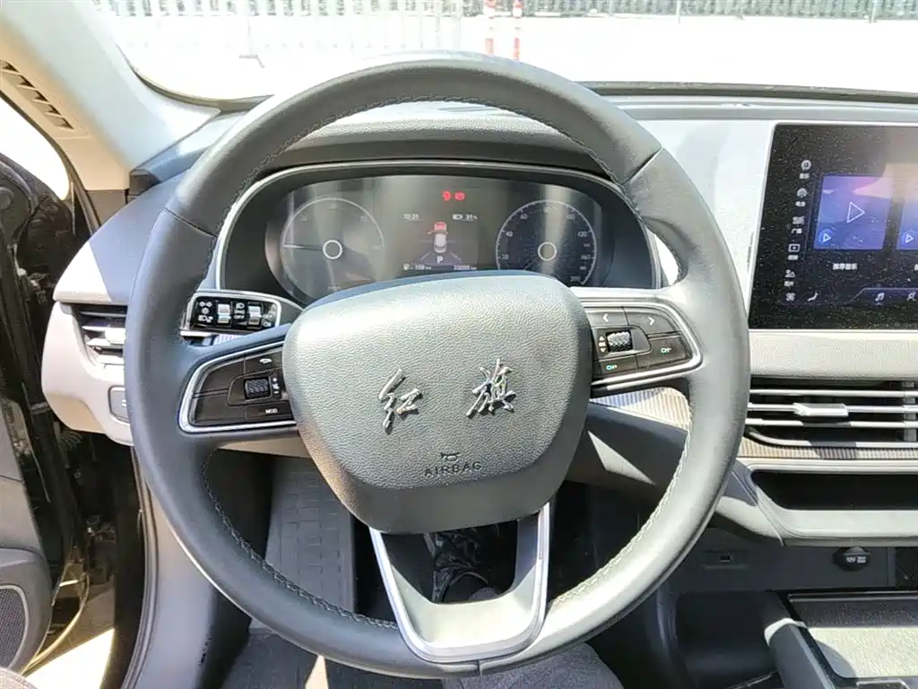 Hongqi E-QM5 2023 Facelift Basic Travel Edition фото 11