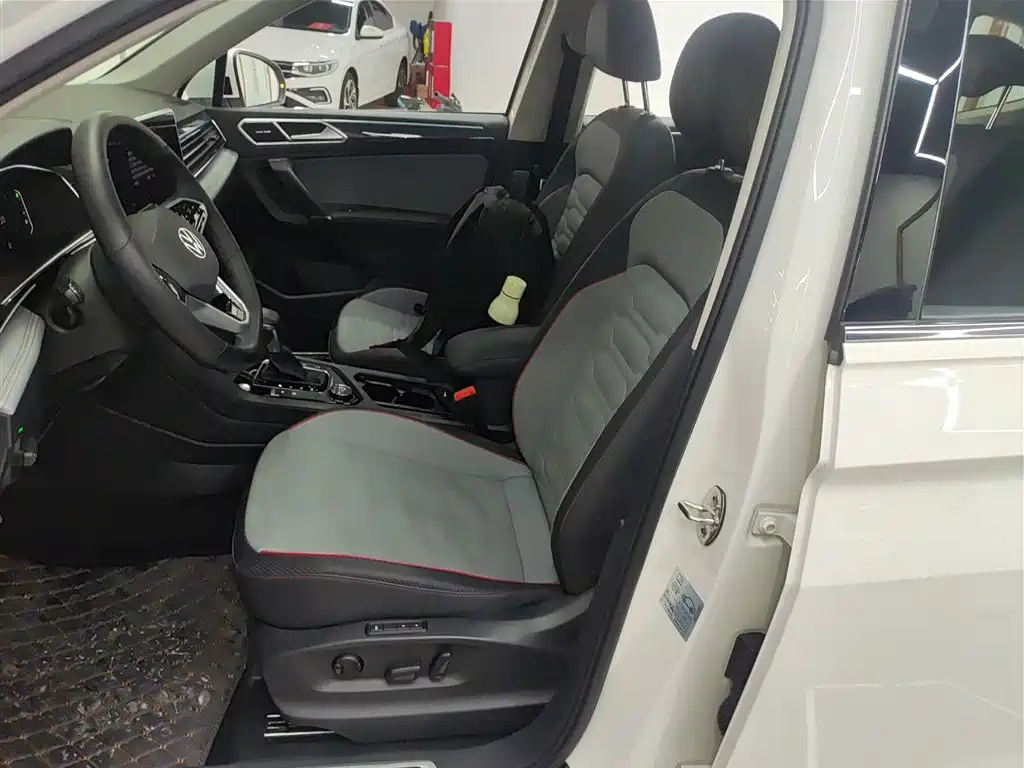Volkswagen Tiguan L 2022 380TSI Automatic 4WD R-Line Flagship 7-Seater фото 15