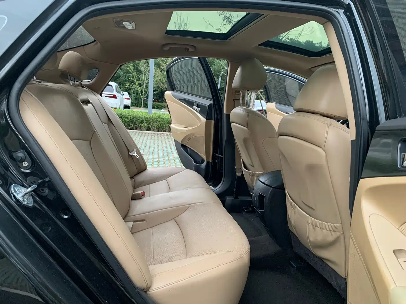 Hyundai Sonata 2011 2.0L Auto Premium Edition фото 10
