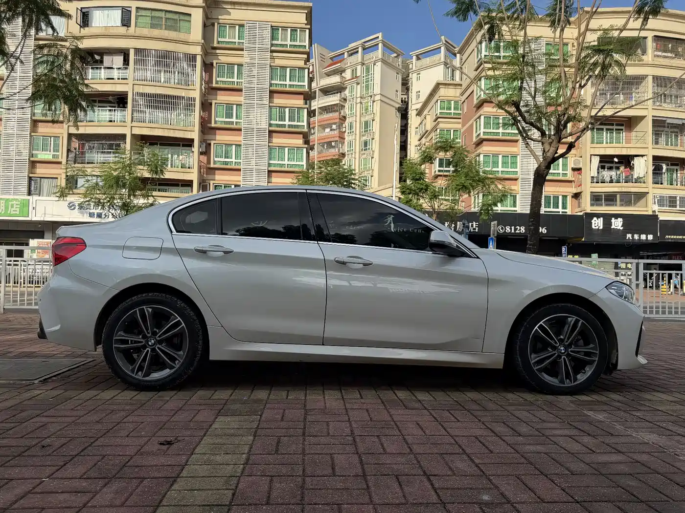 BMW 1 Series 2022 120i M Sport фото 4