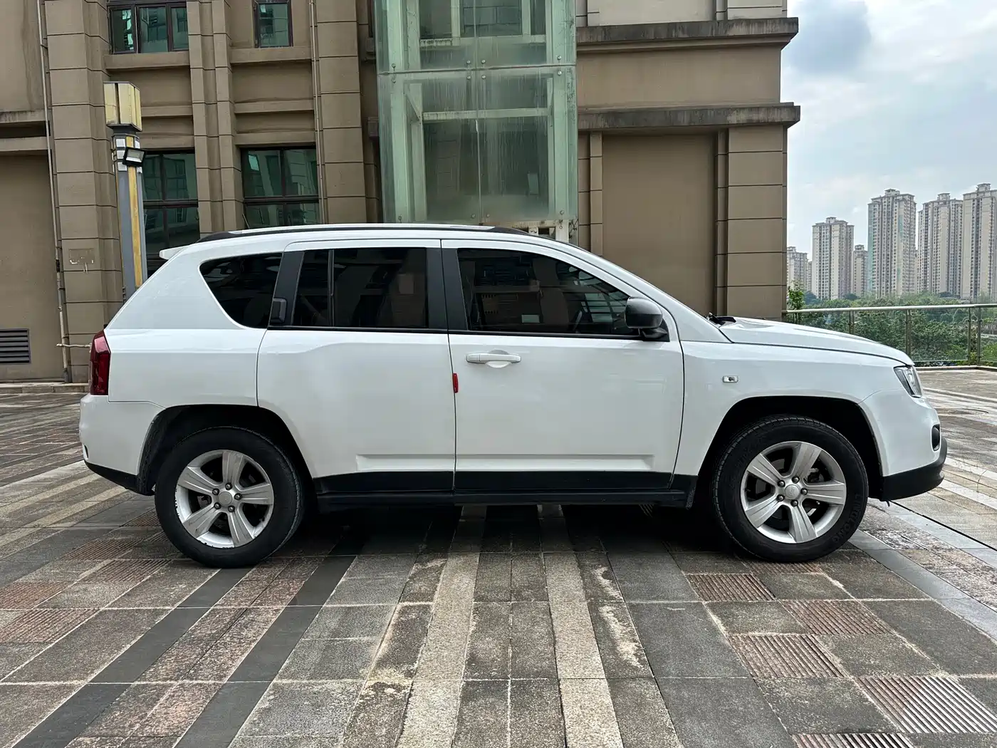 Jeep Compass (Import) 2015 2015 2.0L 2WD Sport