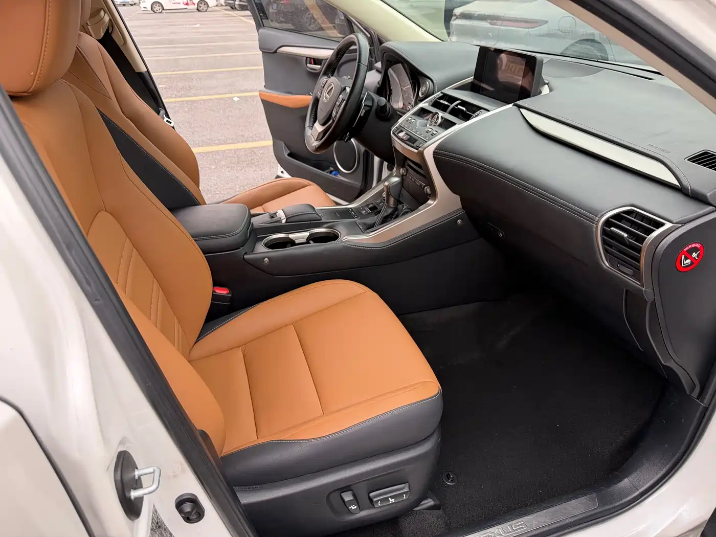 Lexus NX 2018 Model 300 FWD Fengxing Edition фото 10