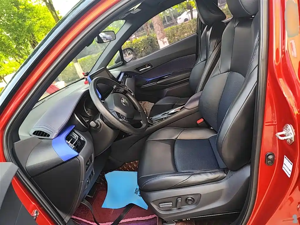 Toyota C-HR 2020 Model 2.0L Leading фото 15