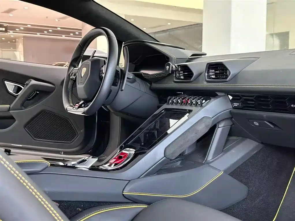 LAMBORGHINI HURACÁN