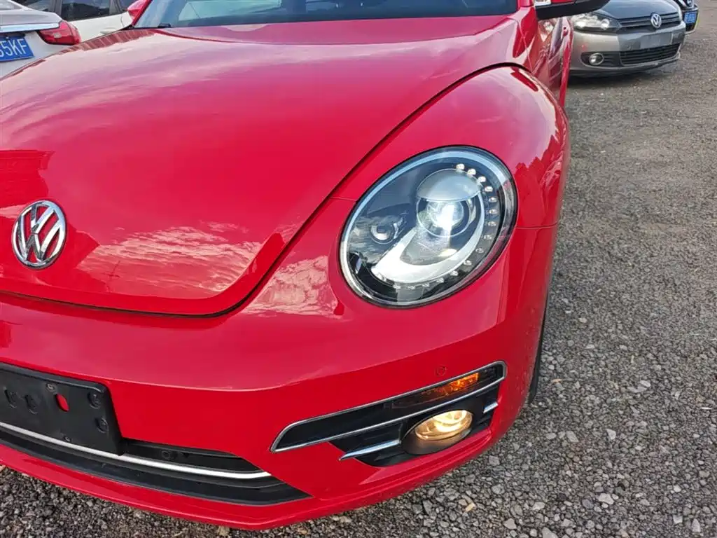 Volkswagen Beetle 2018 180TSI Trend Joy Edition фото 24