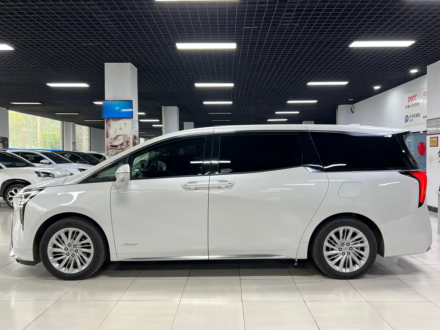 Buick Century 2025 2.0T 6-Seater World Edition фото 3