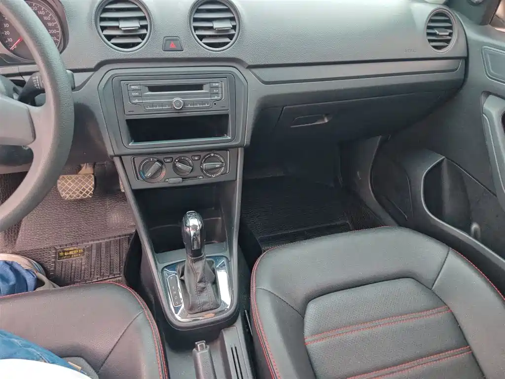 Volkswagen Jetta 2013 1.6L Automatic Fashion фото 16