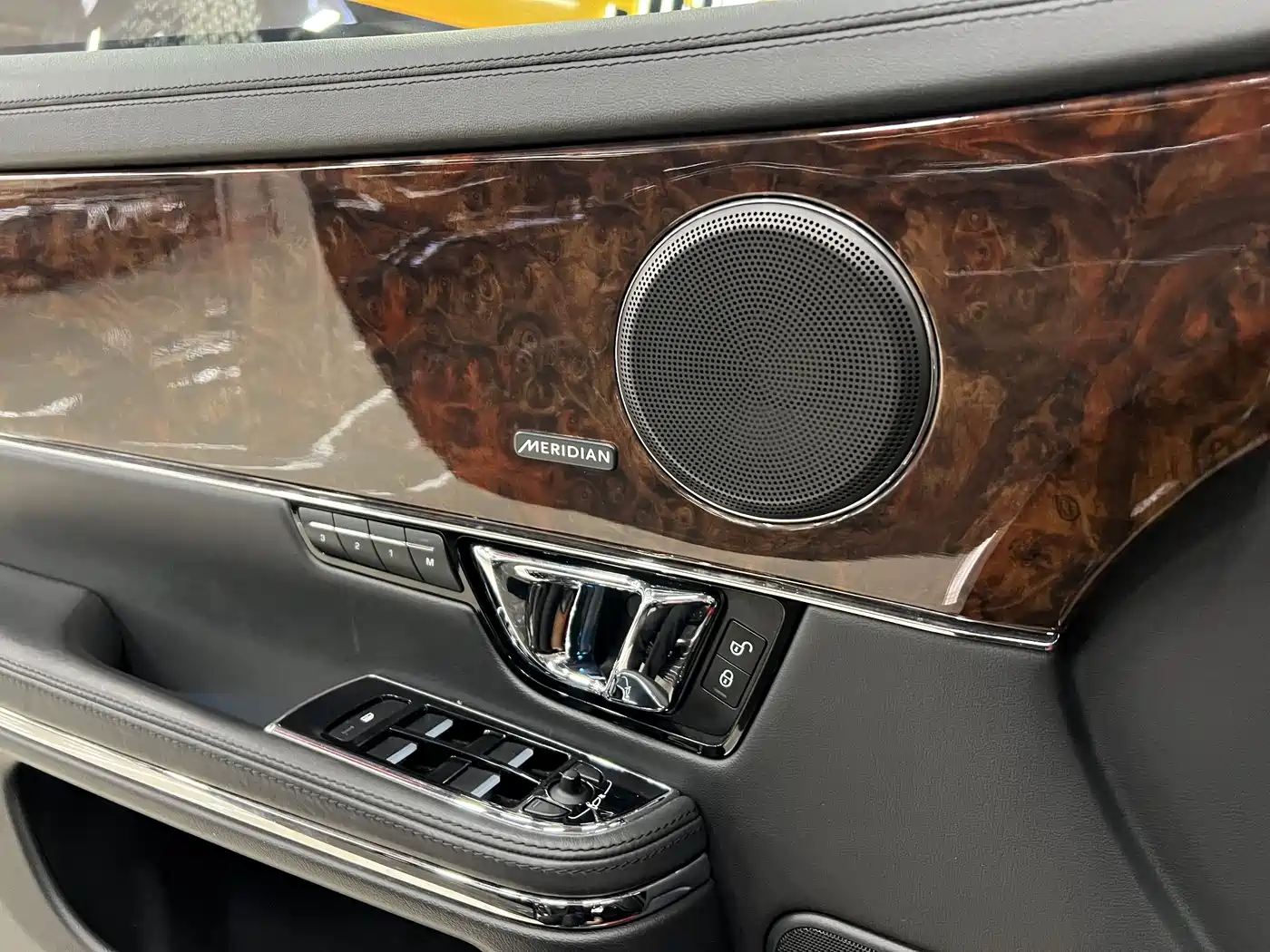 Jaguar XJ 2014 XJL 3.0 SC 4WD Premium Business Edition фото 13